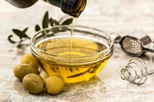 Come bere olio d'oliva per abbassare la glicemia: ecco il trucco